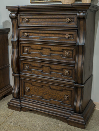 Maylee Chest of Drawers